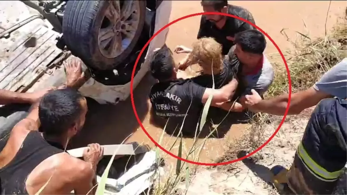 Diyarbakır'da otomobil sulama kanalına düştü, kadın itfaiye tarafından kurtarıldı