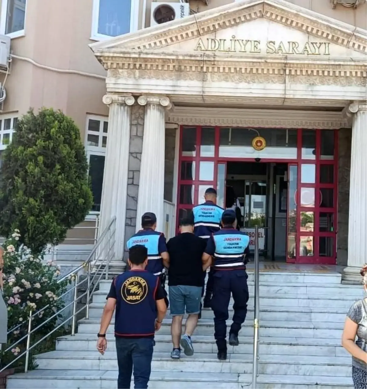Silahlı Terör Örgütüne Üye Olmak Suçundan Aranan Şahıs Didim'de Yakalandı
