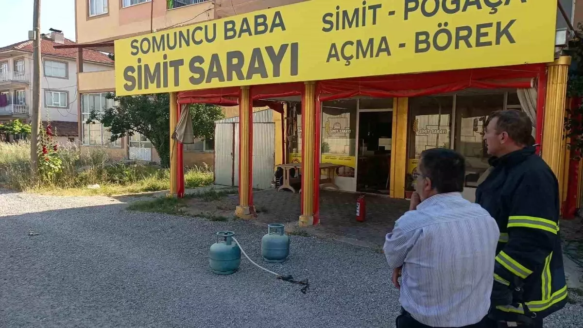 Bucak'ta Simit Fırınında Yangın Çıktı, İşletmeci Hızla Müdahale Etti
