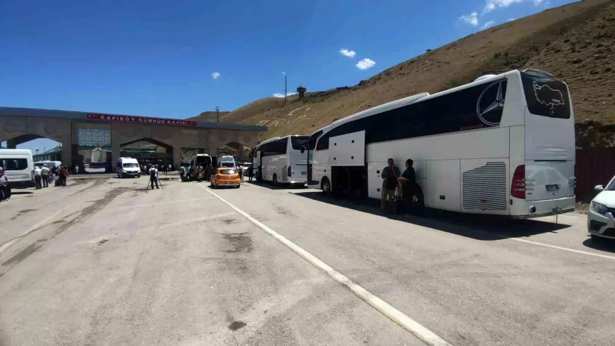 Umman, İran'daki Vatandaşlarını Tahliye Ediyor
