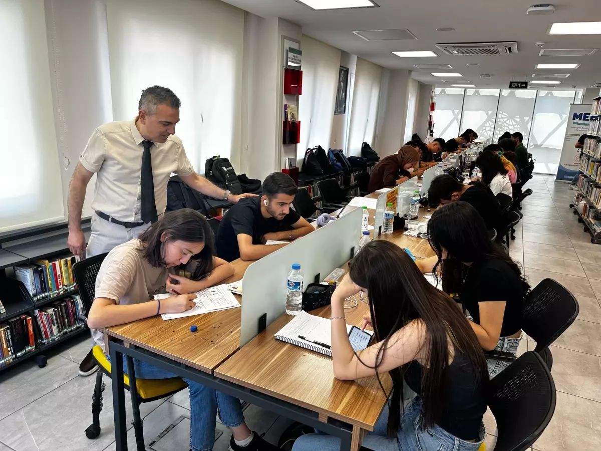 Erdemli Halk Kütüphanesi, YKS'ye Hazırlıkta Öğrencilere Destek Oluyor