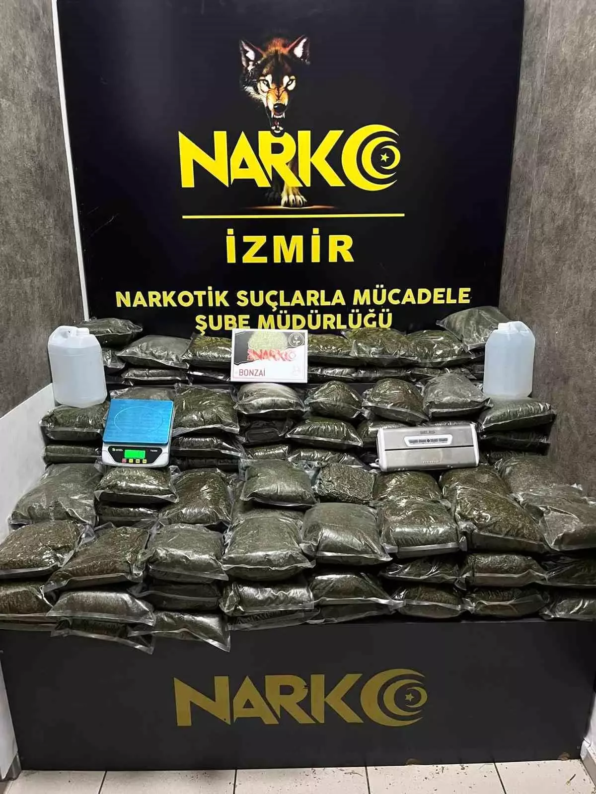 İzmir'de 'İnsan Yiyen Uyuşturucu' Bonzai Operasyonu: 126 Kilogram Ele Geçirildi