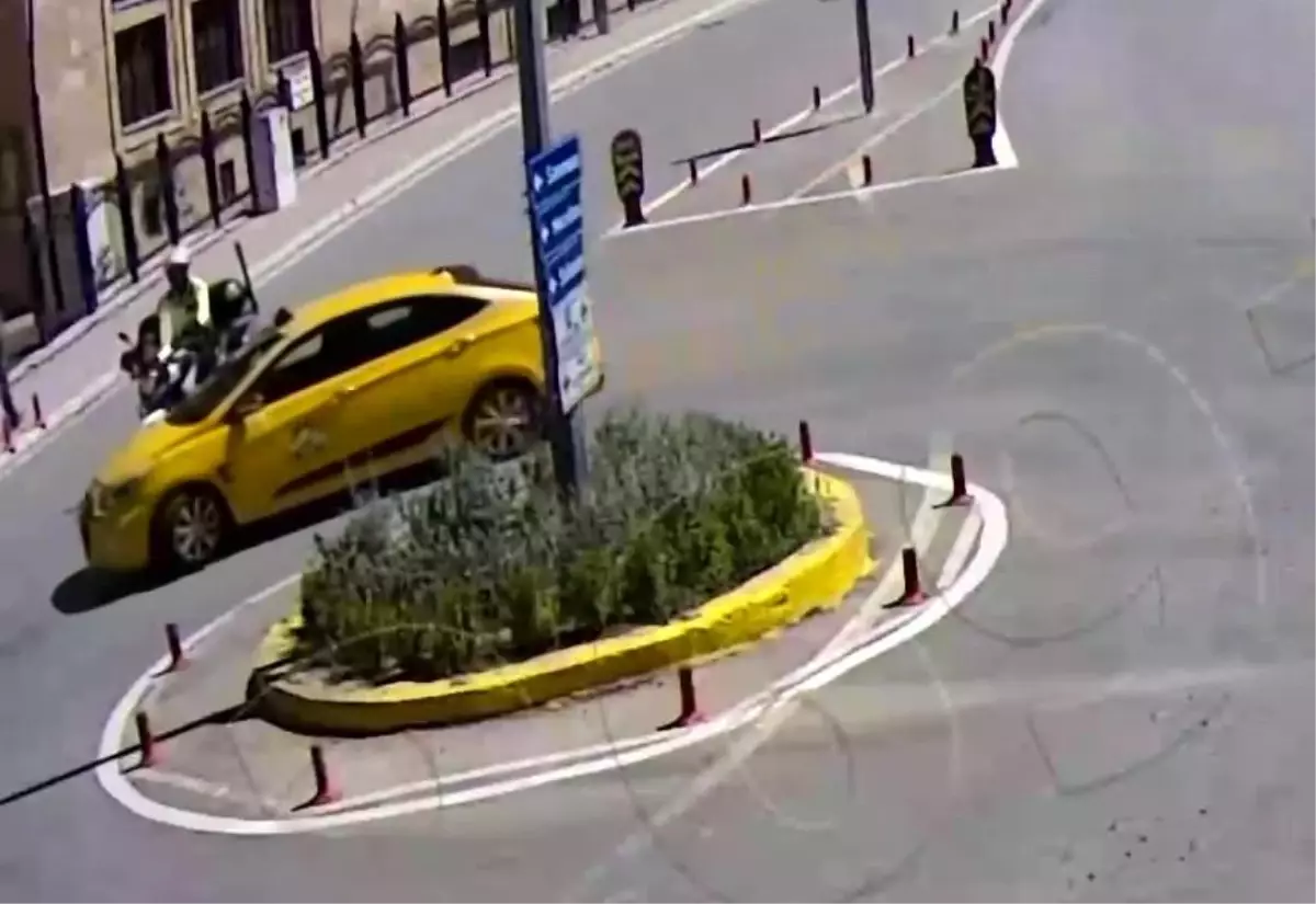 Amasya'da Motosikletli Polis ile Ticari Taksi Çarpıştı: Polis Memuru Yaralı