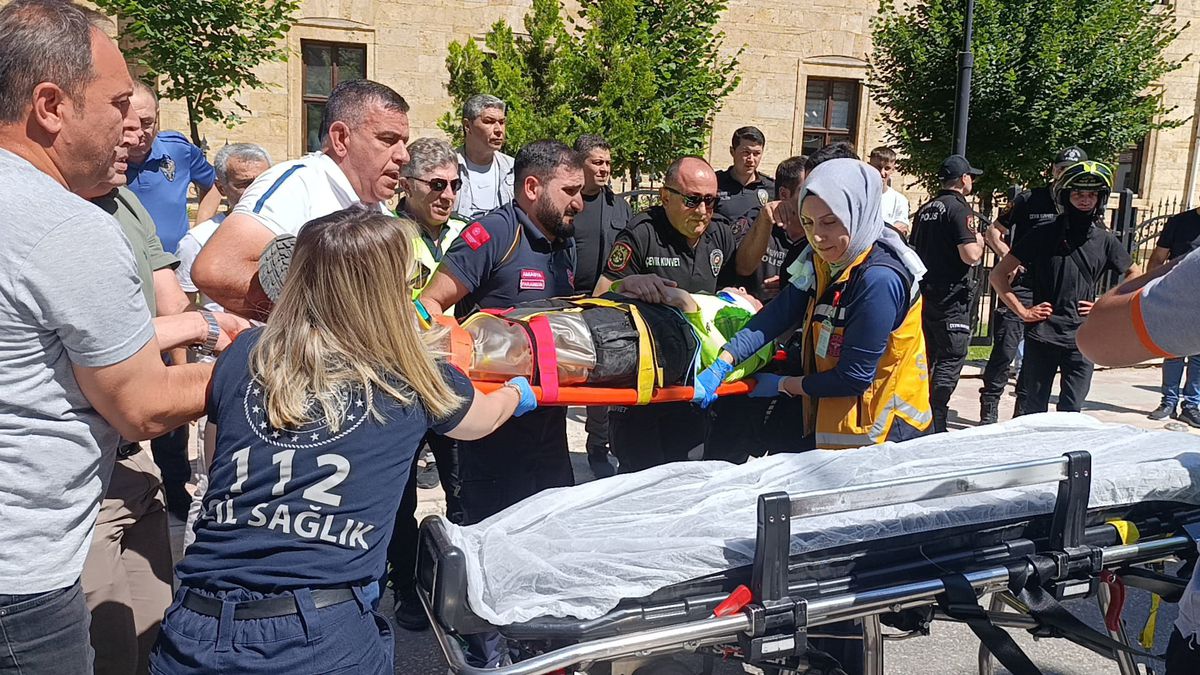 Amasya'da Trafik Polisi Motosikletine Çarpan Taksinin Anları Kamerada