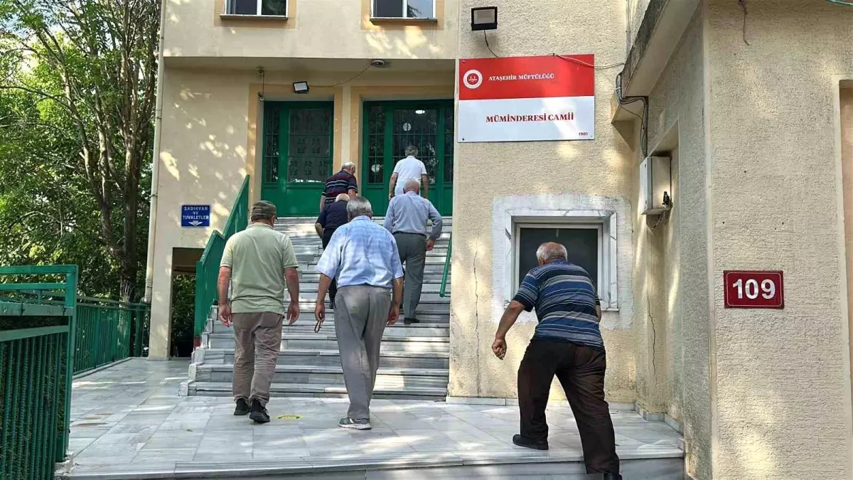 Ataşehir'de Camii İmamının İzinli Olması Tepkilere Yol Açtı