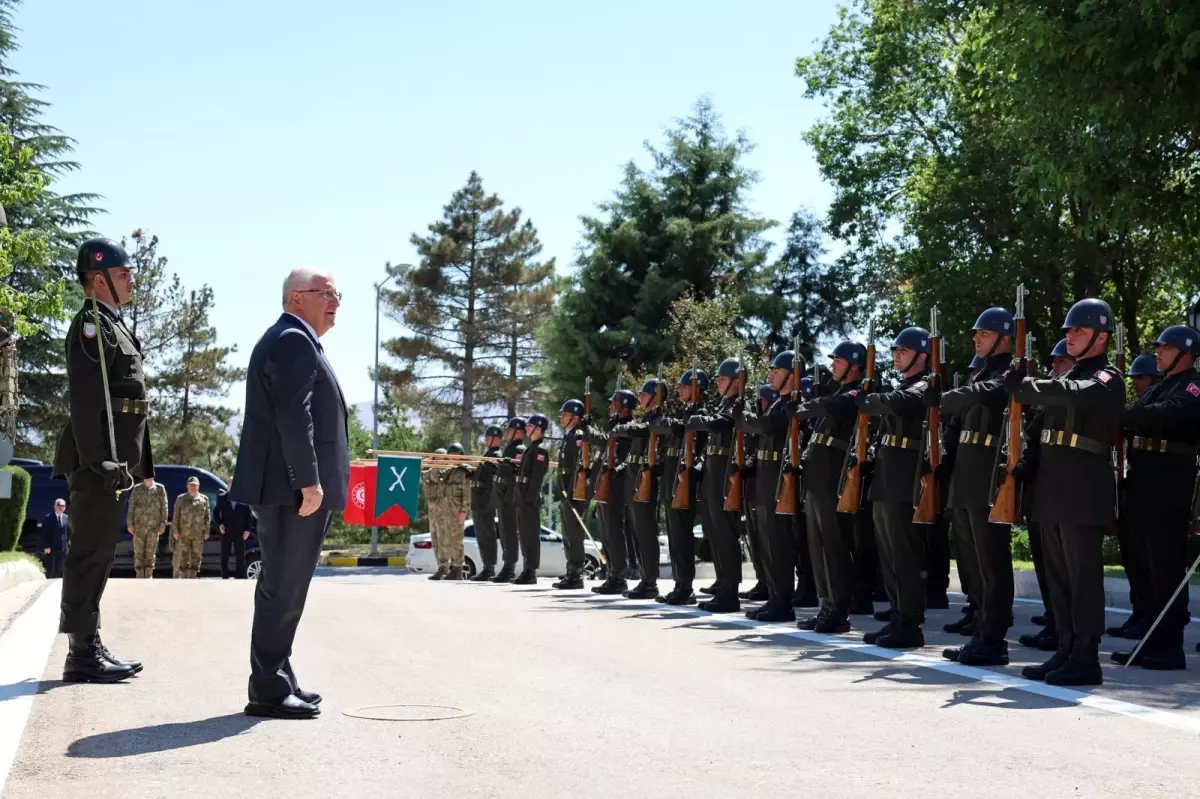 Bakan Güler Elazığ'da İncelemelerde Bulundu
