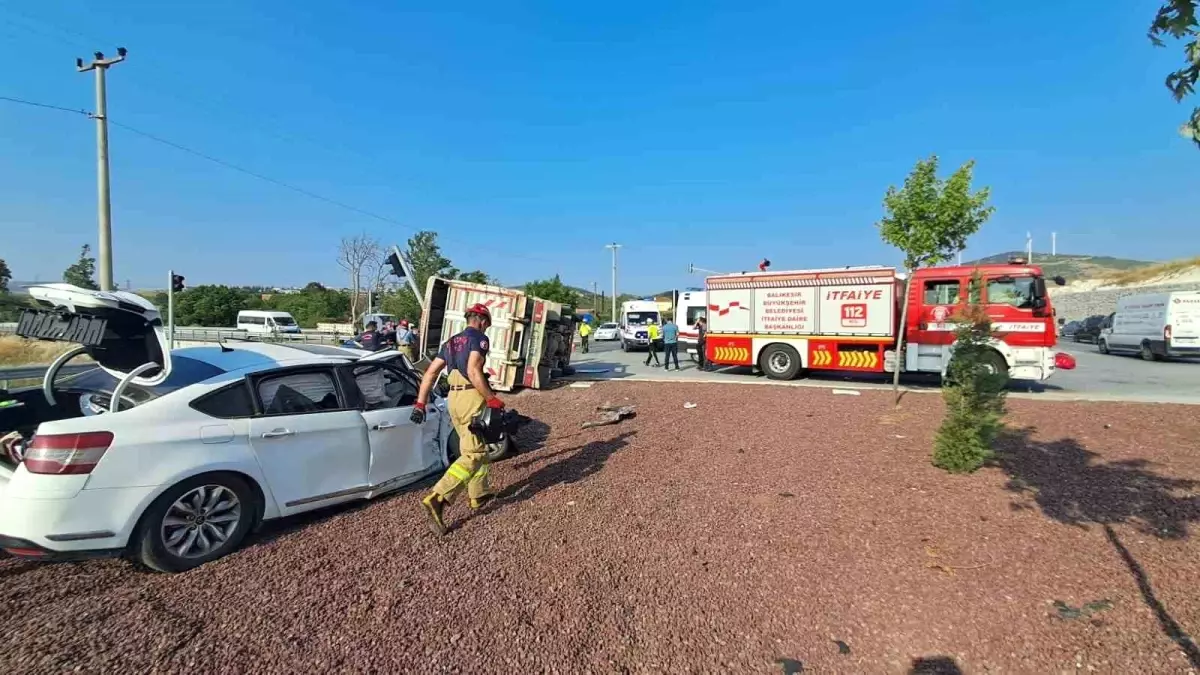 Balıkesir'de Otomobil ile Kamyon Çarpıştı: 1 Ölü, 1 Yaralı