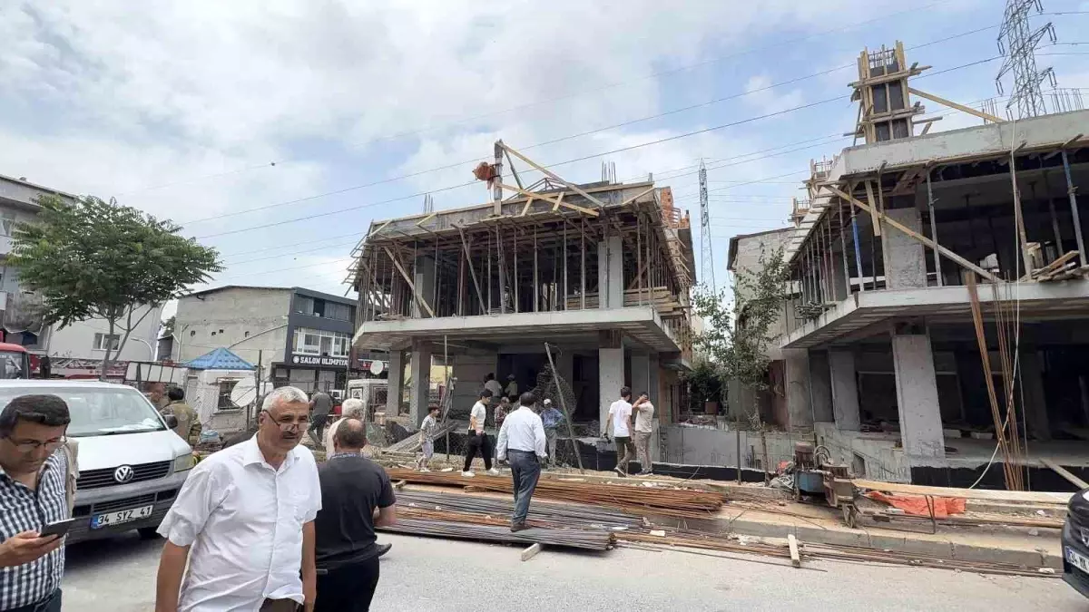 Başakşehir'de İnşaatta Duvar İşçinin Üzerine Yıkıldı
