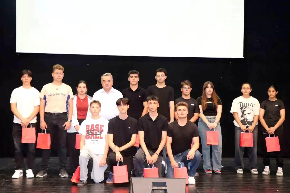 Bozüyük'te Öğrenciler Kültürel ve Sportif Başarılarıyla Ödüllendirildi