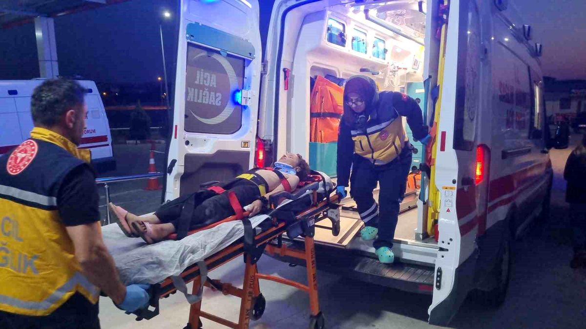 Çorum'da Otomobilin Çarptığı Yabancı Uyruklu Kişi Yaralandı