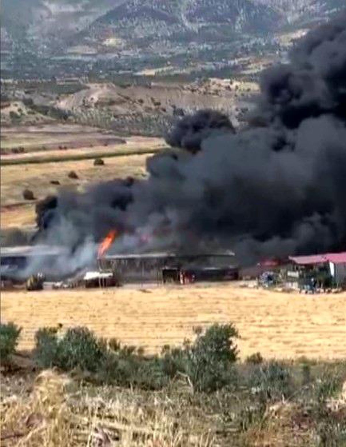Kahramanmaraş'ta Depo Yangını: Gökyüzü Kara Dumanlarla Kaplandı