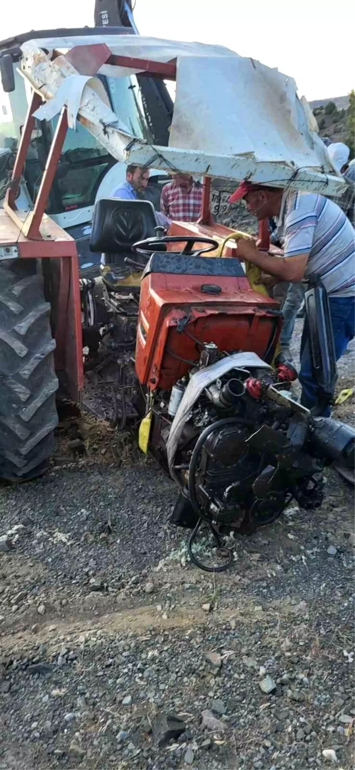 Çorum'da El Freni Çekilmeyen Traktör Takla Attı