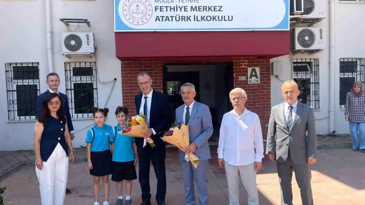 Fethiye'de Karne Heyecanı: 32 Bin Öğrenci Yaz Tatiline Girdi