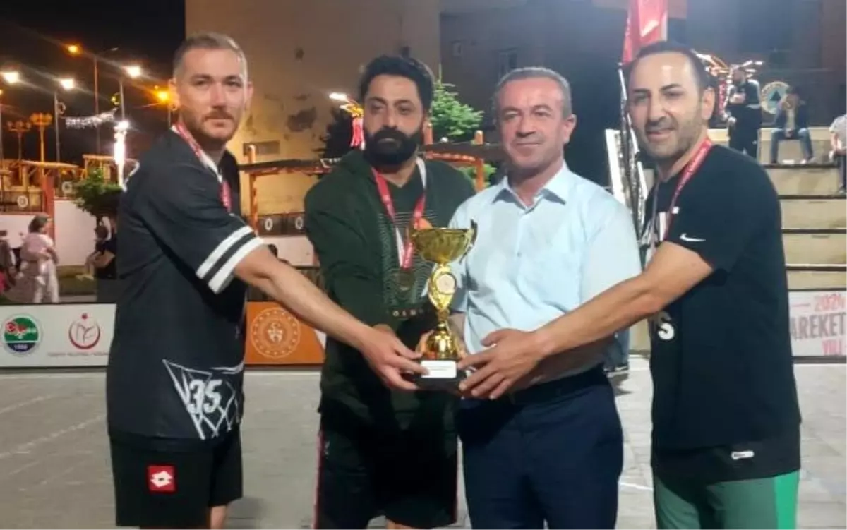 Hakkari'de 3x3 Sokak Basketbol Şampiyonası Büyük Heyecanla Gerçekleşti