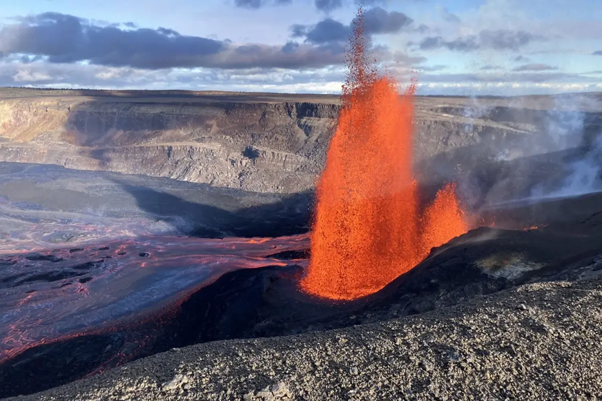 Hawaii'de Kilauea Yanardağı lav püskürtmeye devam ediyor