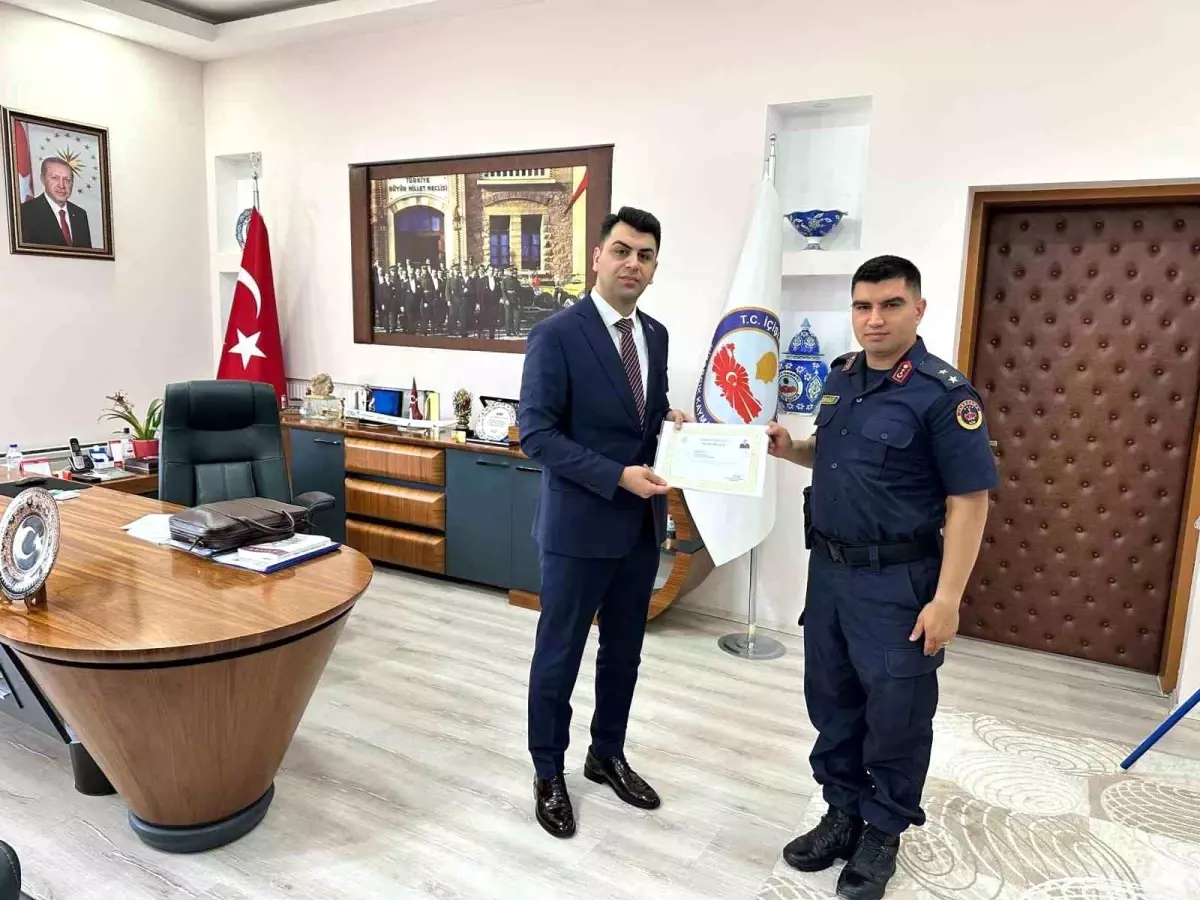 Hisarcık Kaymakamı, Jandarma Personeline Başarı Belgesi Verdi