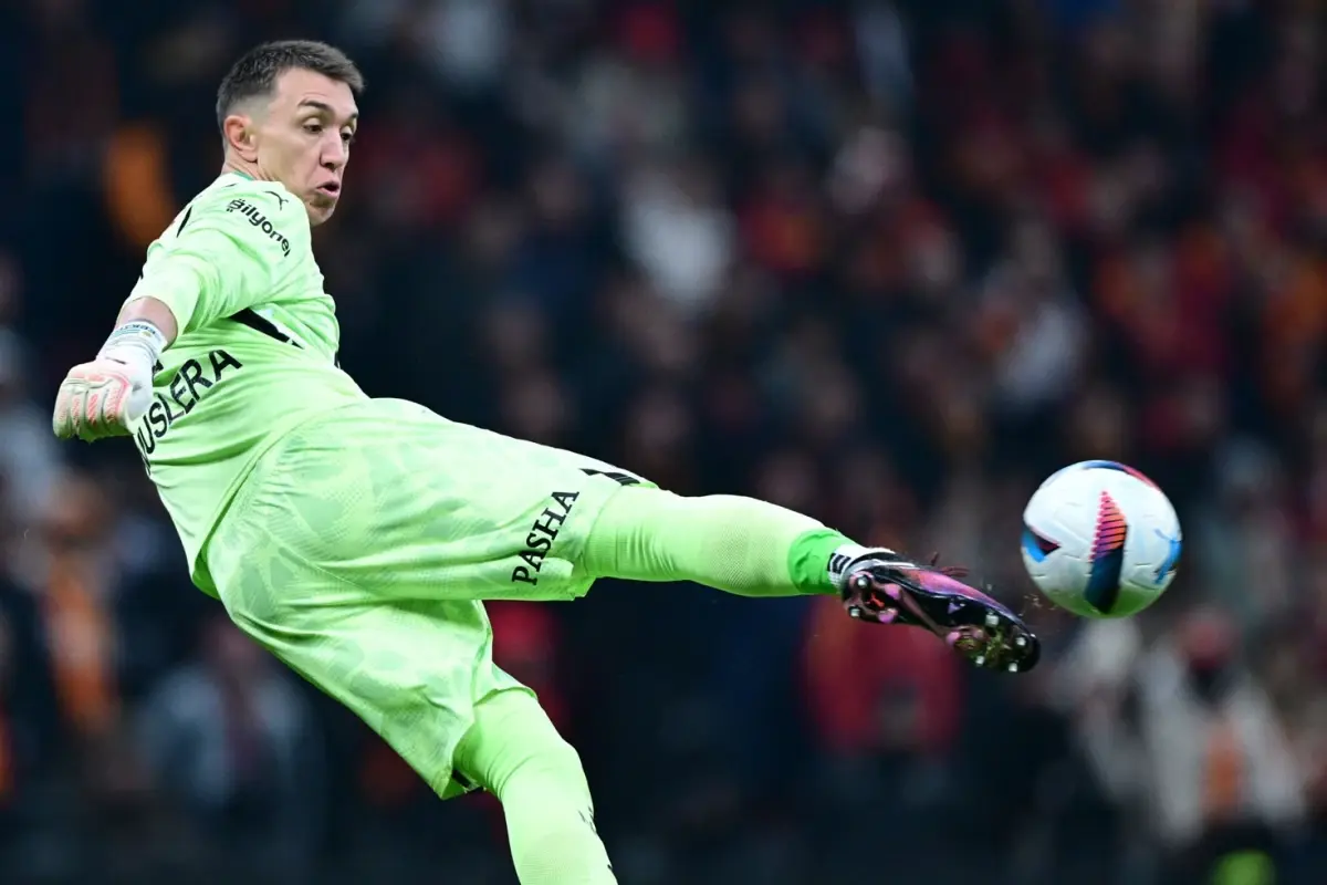 İki takım arasında kalmıştı! Menajeri Muslera'nın yeni kulübünü açıkladı
