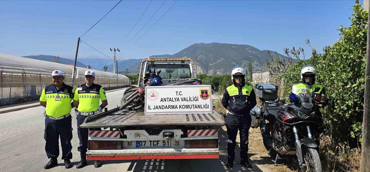 Antalya'da Motosiklet Denetimlerinde 98 Araç Traffikten Men Edildi