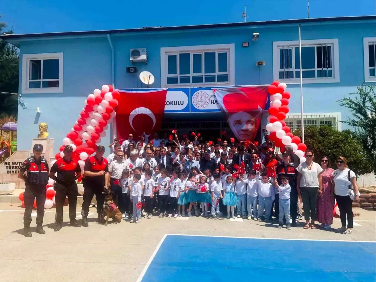 Jandarma, Öğrencilerin Karne Sevinçlerine Ortak Oldu