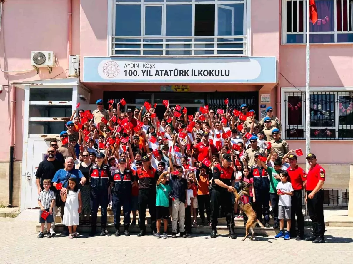 Jandarma, Öğrencilere Tatil Sürpriziyle Moral Verdi