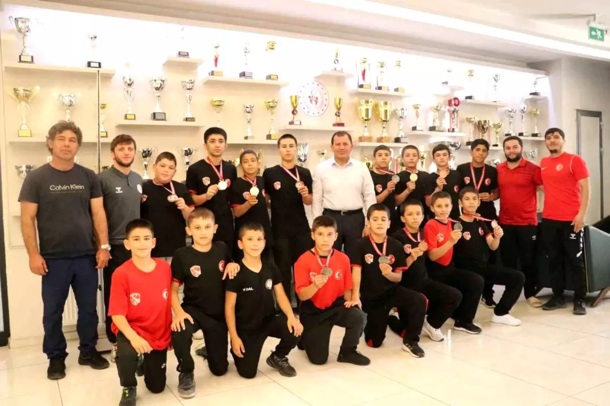 Kayseri Güreş Takımı Sivas'tan 11 Madalya ile Döndü