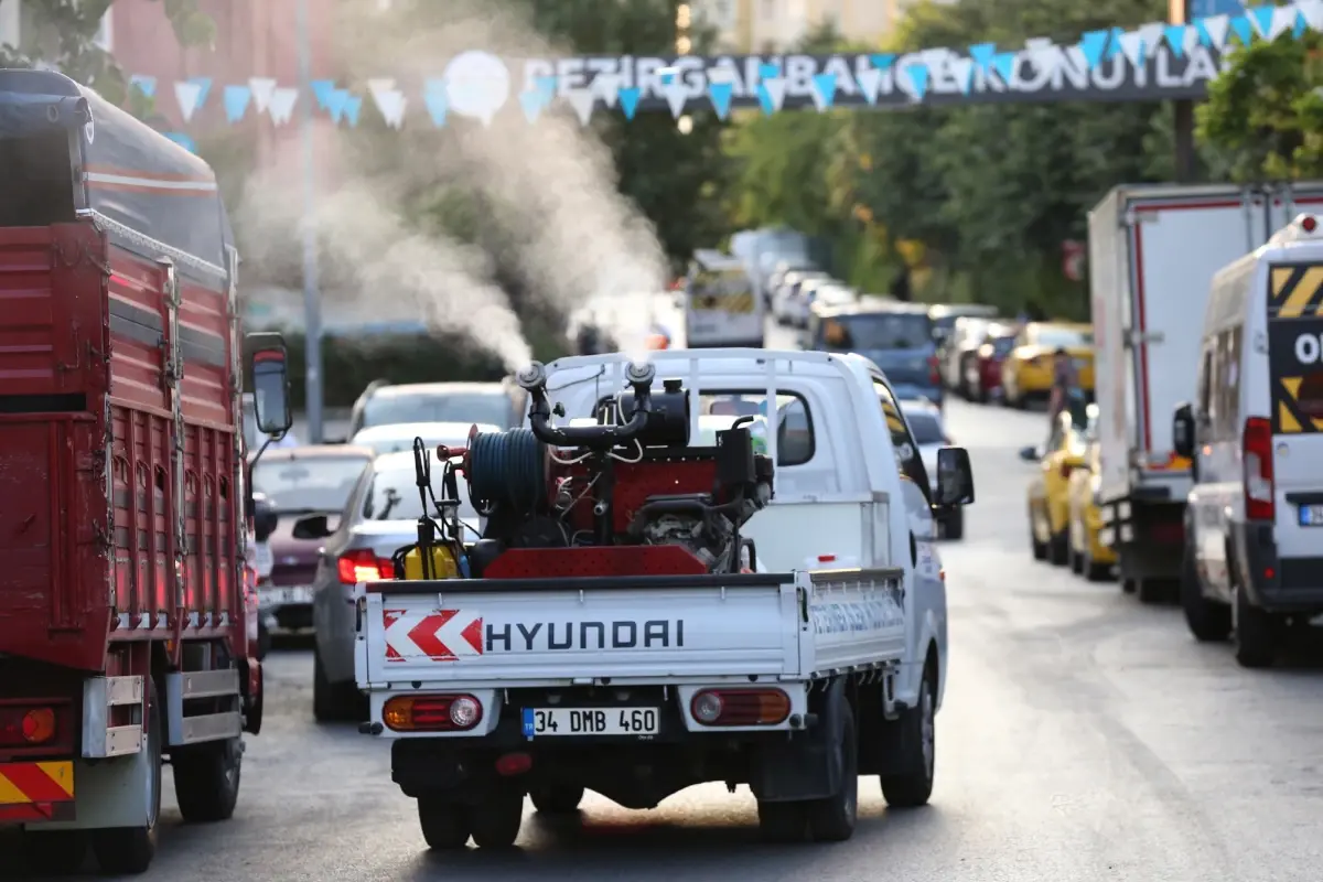 Küçükçekmece Belediyesi'nden Sivrisinek İlaçlama Çalışması