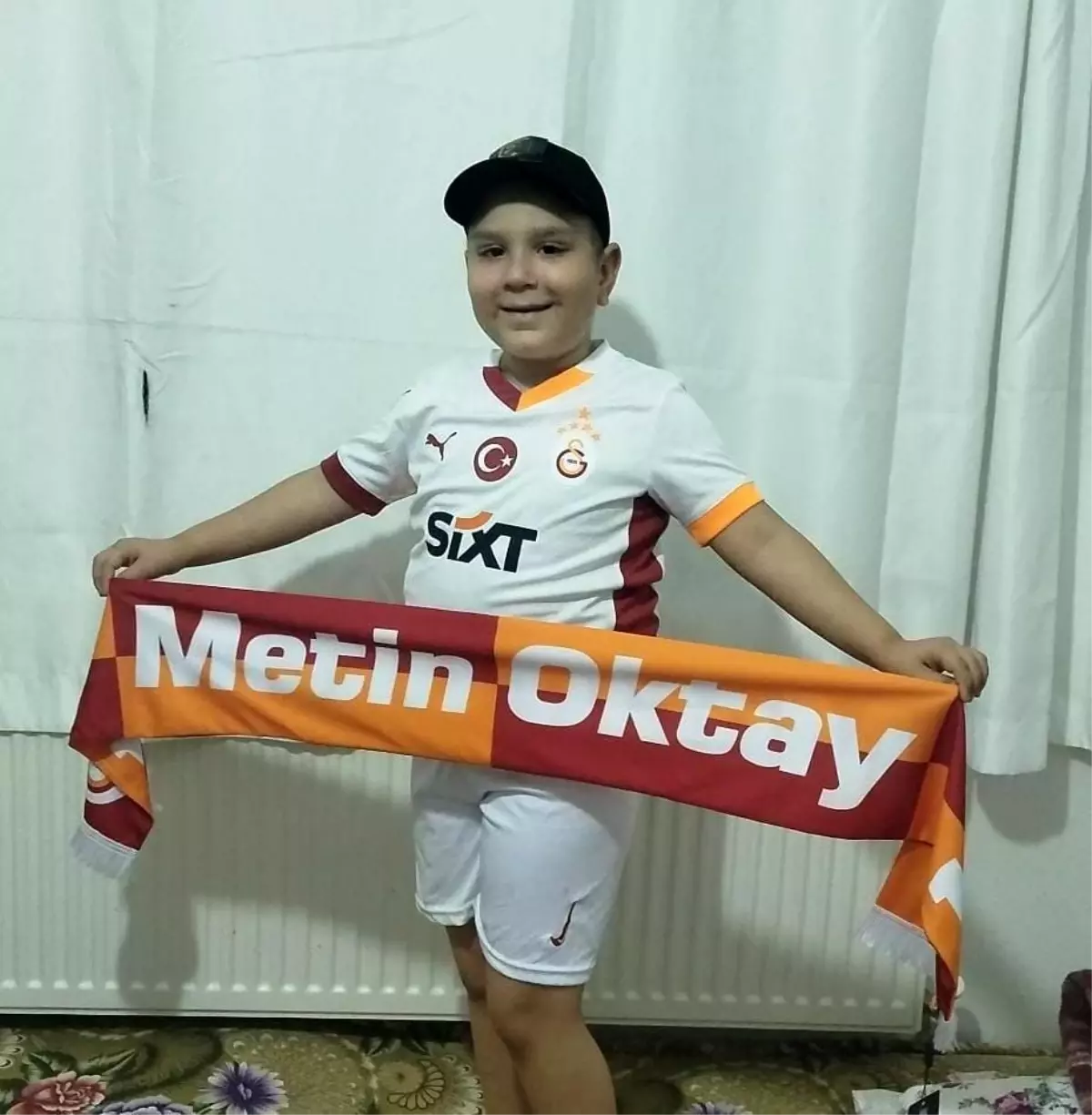9 Yaşındaki Lösemi Hastası Mustafa'nın Galatasaray Forması Hayali Gerçekleştirildi