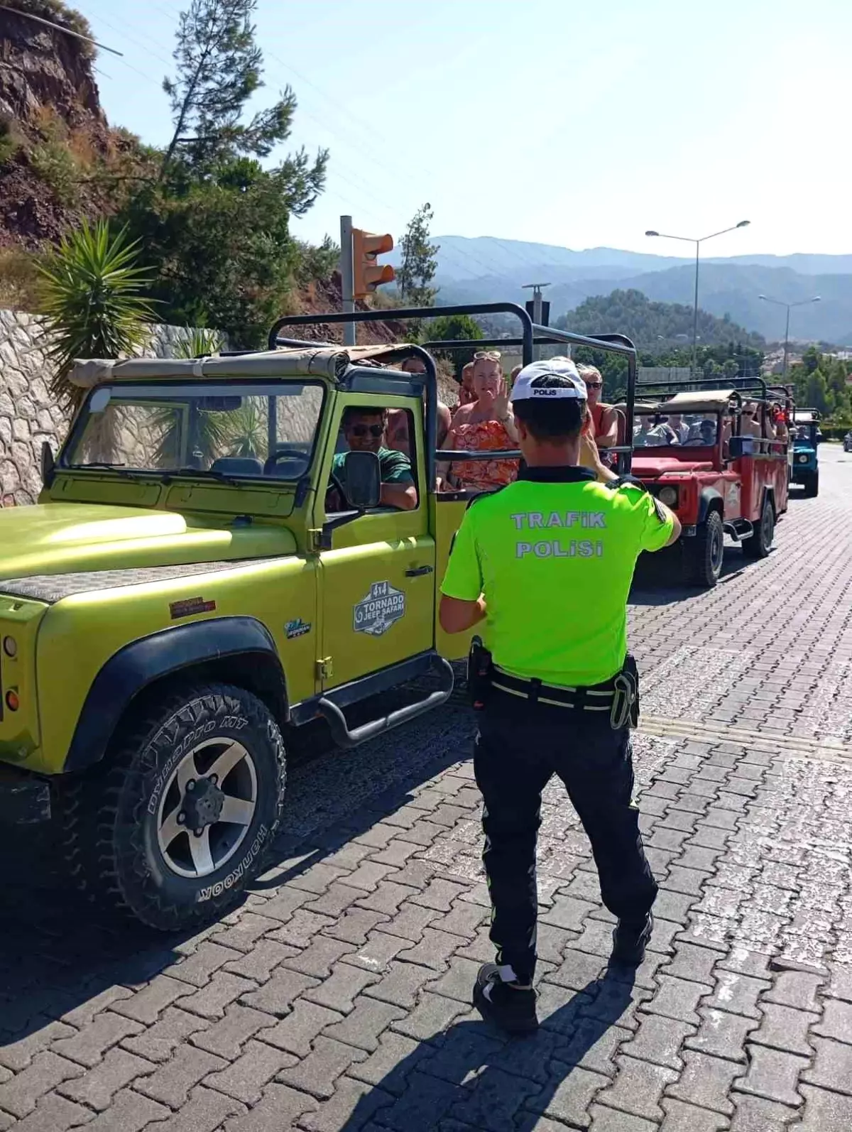 Marmaris'te Trafik Denetimleri: 98 Motosiklet Sürücüsüne Cezai İşlem