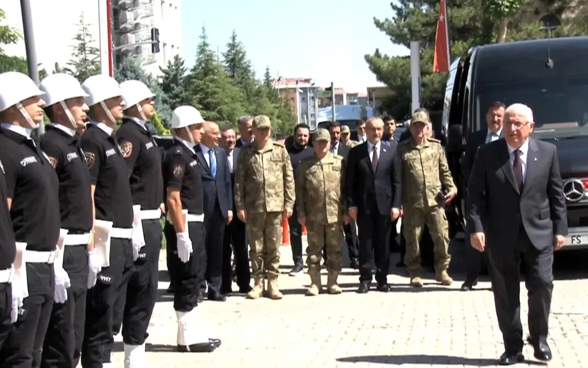 Milli Savunma Bakanı Yaşar Güler Malatya'da Temaslarda Bulundu