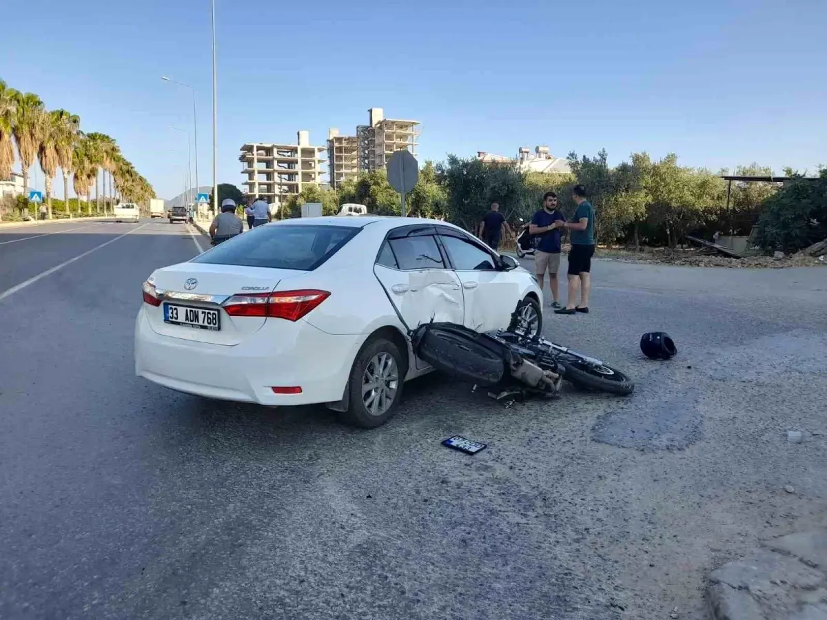 Antalya'da Motosiklet ve Otomobil Çarpıştı: 1 Yaralı