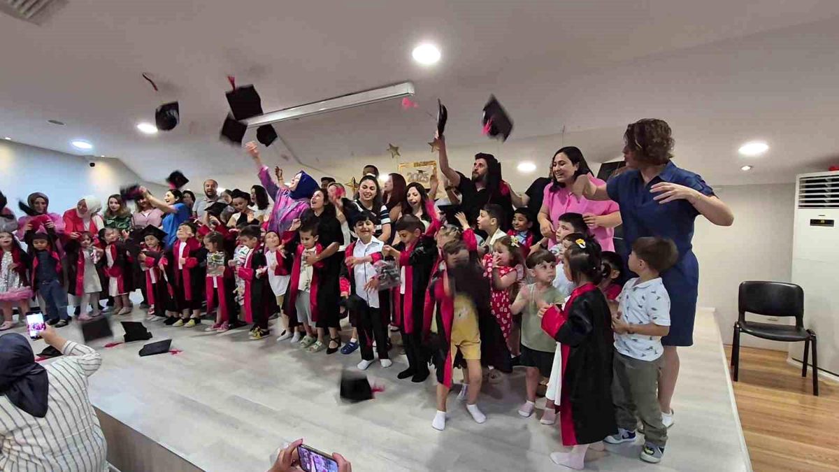 Düzce'de Özel Eğitim Anaokulu Mezuniyeti Coşkusu