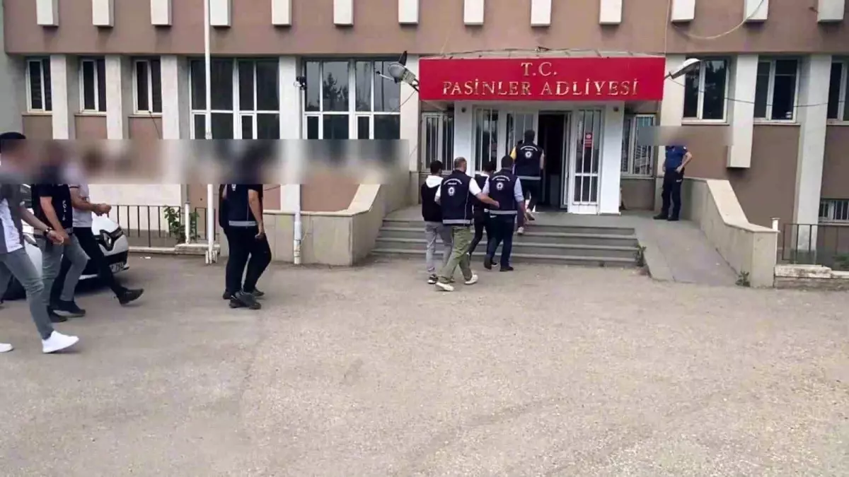 Erzurum'da Göçmen Kaçakçılığı Operasyonu: 19 Kaçak Göçmen ve 8 Şüpheli Yakalandı