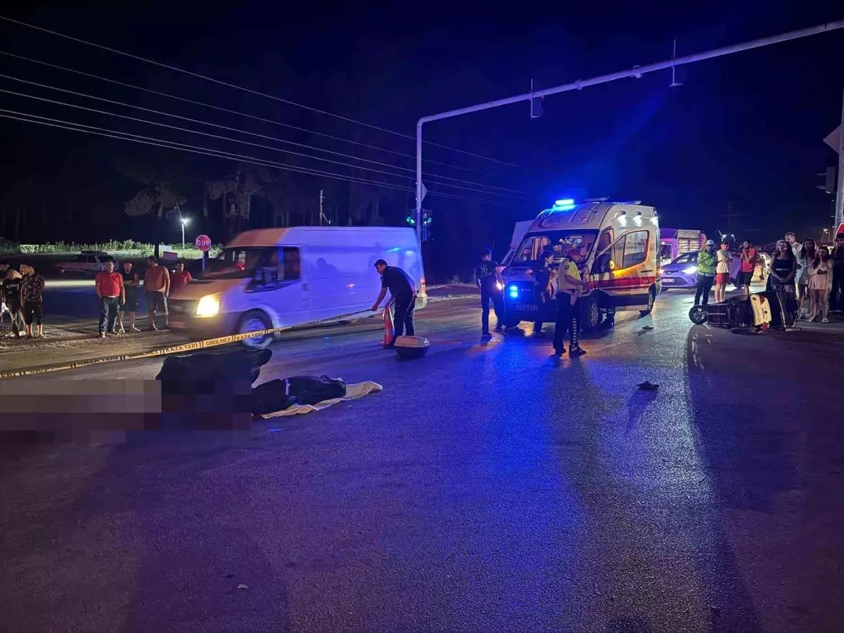 Fethiye'de Elektrikli Motosikletle TIR Çarpıştı, Sürücü Hayatını Kaybetti
