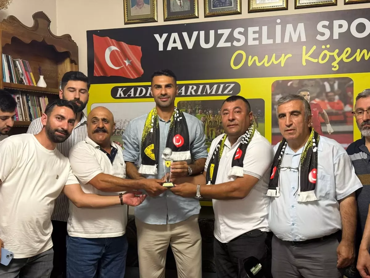 Milli Futbolcu Zeki Çelik Yavuzselim Spor Kulübü'nü Ziyaret Etti