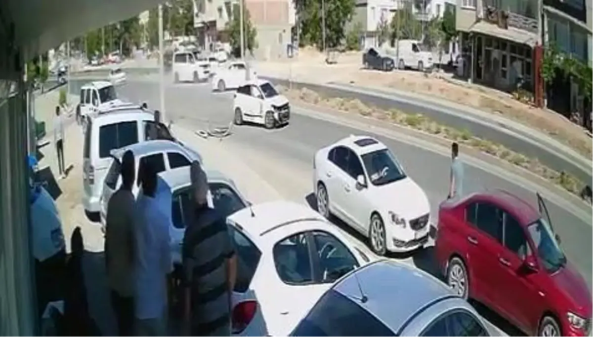Adıyaman'da Kaza: 4 Kişi Yaralandı