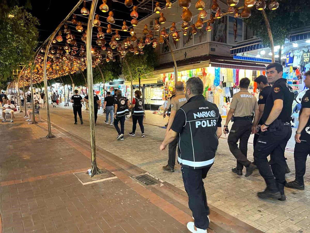 Alanya'da Geniş Kapsamlı Huzur Uygulaması Yapıldı
