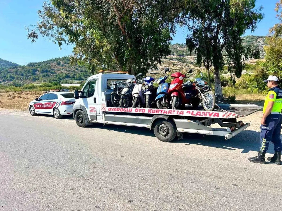 Alanya'da Motosiklet Denetimlerinde 36 Araç Trafikten Men Edildi