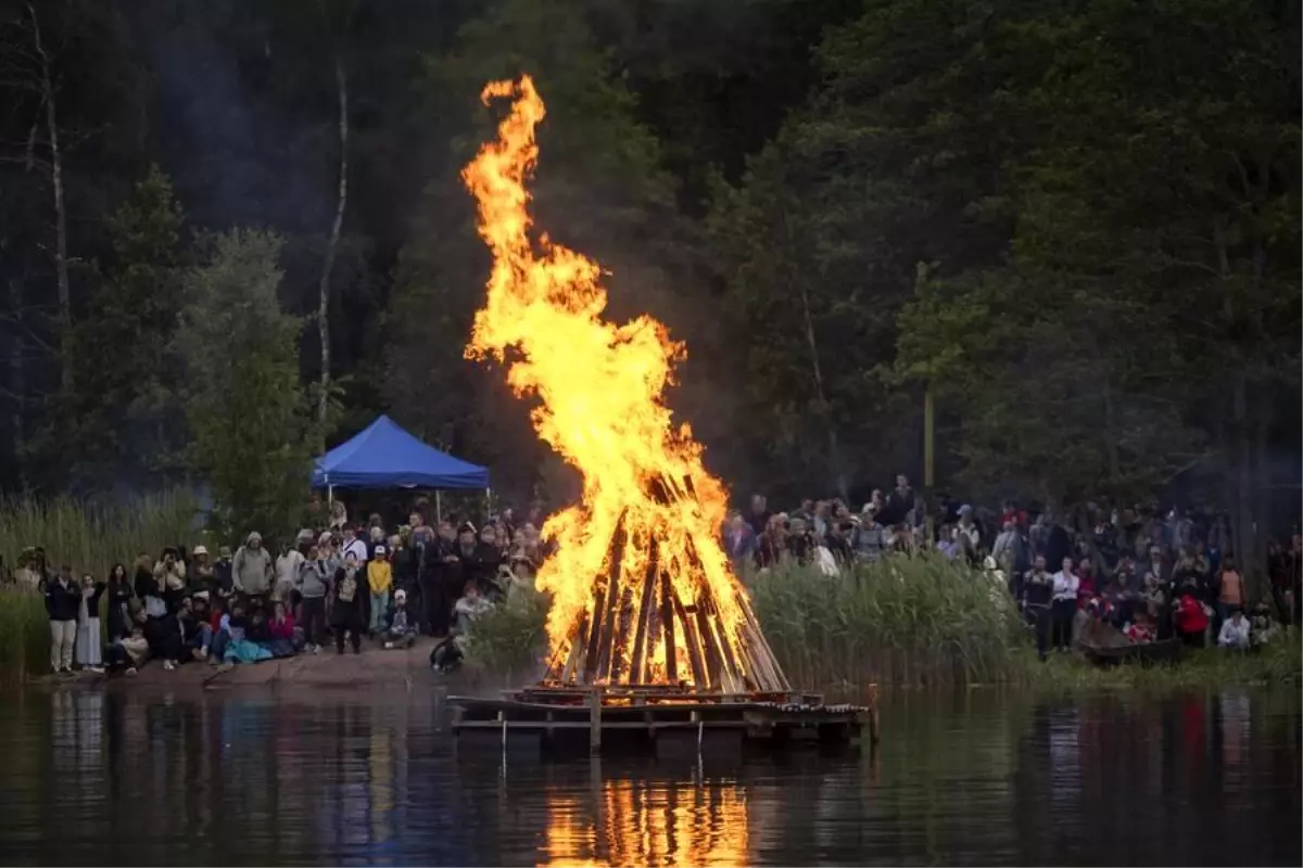 Finlandiya'da Yaz Gündönümü Festivali Coşkuyla Kutlandı