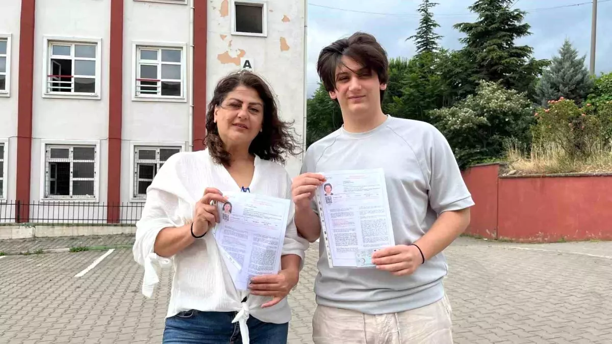 Bursa'da Anne ile Oğul YKS'ye Birlikte Girdi