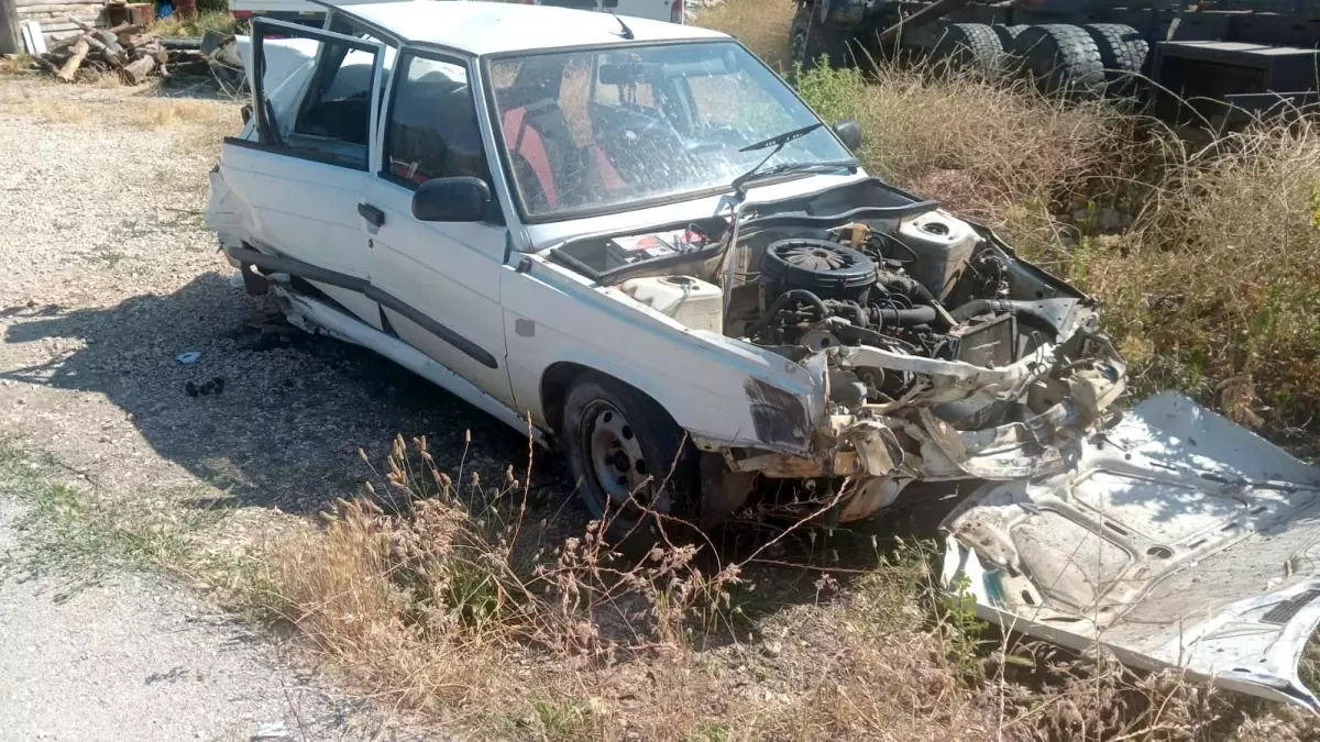 Antalya'da Trafik Kazası: Sürücü Yaralandı