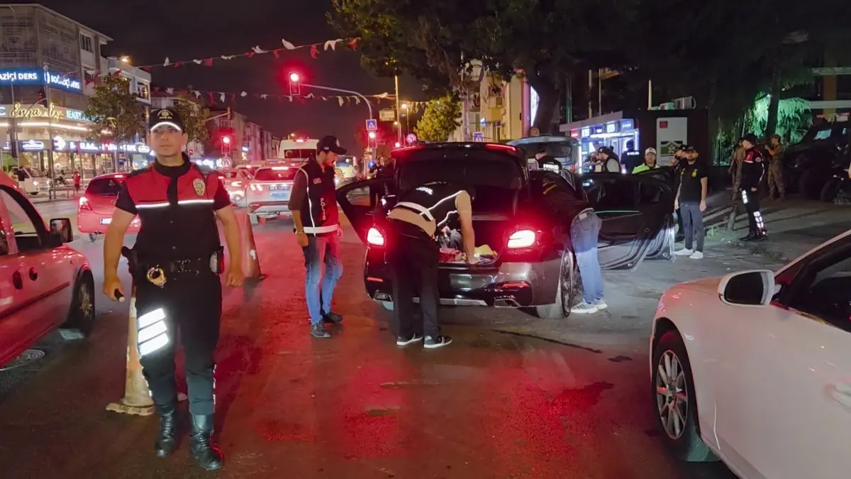 İstanbul'da Güvenlik Denetimlerinde 14 Şüpheli Yakalandı