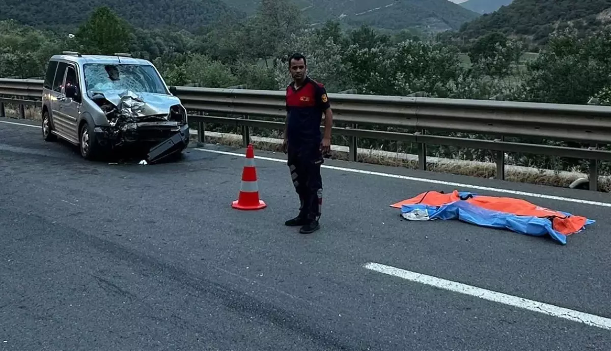 Bilecik'te Motosiklet ile Otomobil Çarpıştı: 1 Ölü, 5 Yaralı
