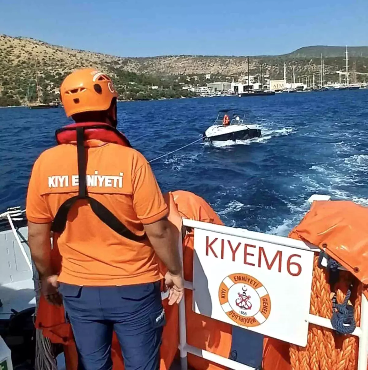 Bodrum Limanı'nda Sürüklenen Tekne Kurtarıldı