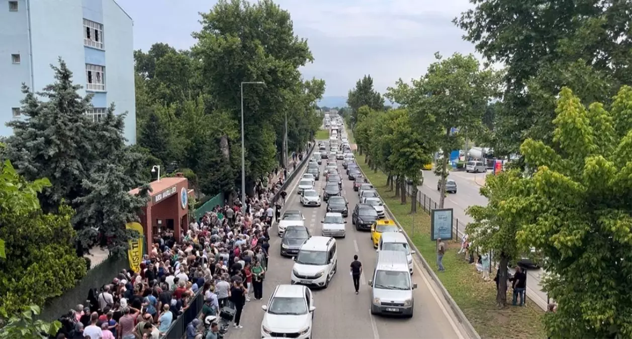 Bursa'da YKS Öncesi Trafik Yoğunluğu Öğrencileri Zorladı