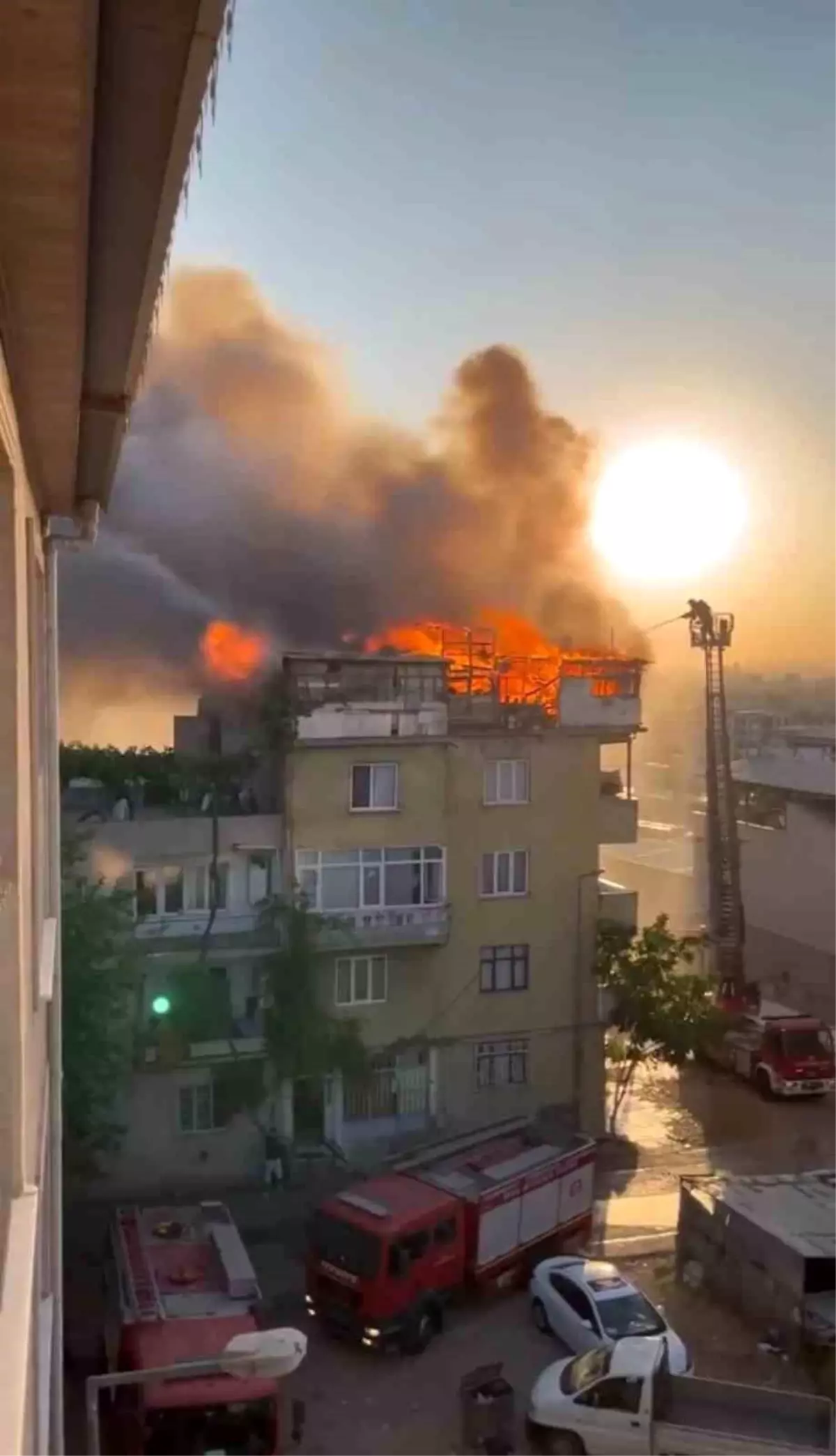 Bursa'da Çatı Yangını: Bir Kişi Hayatını Kaybetti