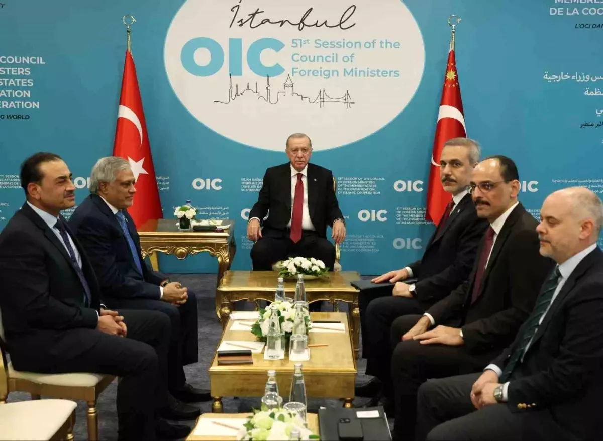 Cumhurbaşkanı Erdoğan, Pakistan Dışişleri Bakanı Dar ve Pakistan Kara Kuvvetleri Komutanı Munir'i kabul etti