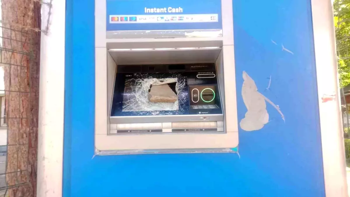 Diyarbakır'da ATM Üç Kez Tahrip Edildi