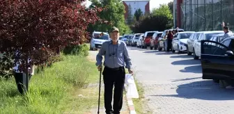 En yaşlı aday 'Filozof hurdacı' bastonuyla YKS'ye girdi