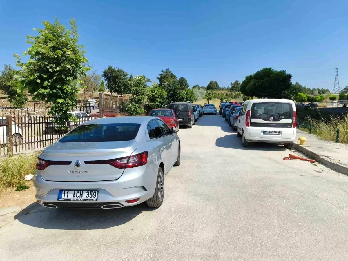 Bilecik Eğitim ve Araştırma Hastanesi'nde Otopark Sorunu Sürücüleri Zor Durumda Bırakıyor