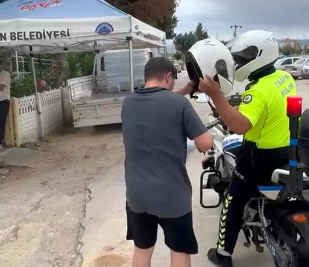 Gönen'de YKS'ye geç kalan öğrenci polis ekipleriyle sınav salonuna yetiştirildi